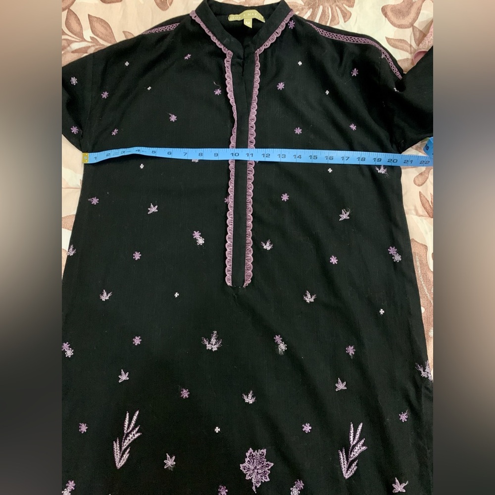 Designer Sobia Nazir Elegant Black Embroidered Women's Winter Dress - Picture 9 of 11
